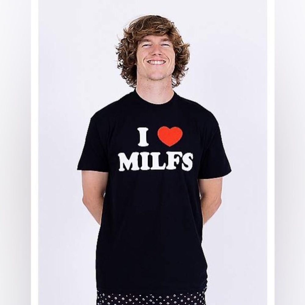 Danny Duncan I Heart MILFs T Shirt Black Small 100% Cotton Short Sleeve Crew